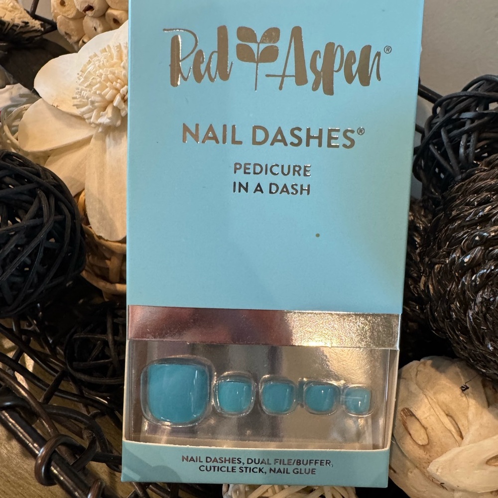 Red Aspen Pedi Nail Dashes in “Mag-netic Blue”